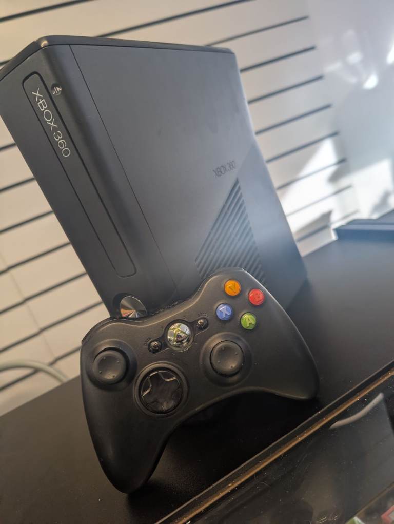 Xbox 360 Slim – Black Console (with Controller