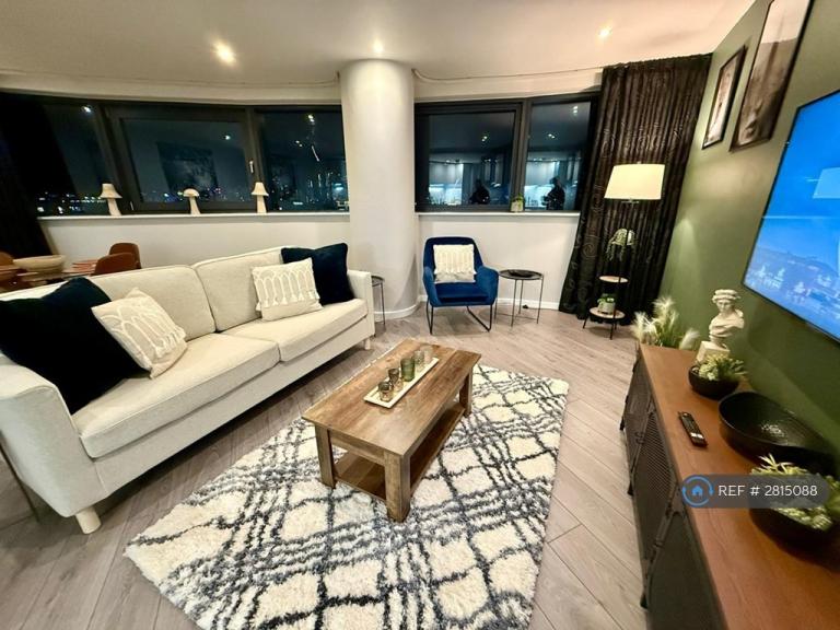 2 bedroom flat in Bridgewater Place, Leeds, LS11 (2 bed) (#2815088)