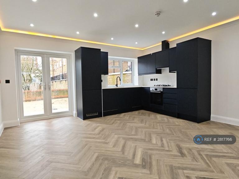 2 bedroom flat in Church Road, London, W3 (2 bed) (#2817766)