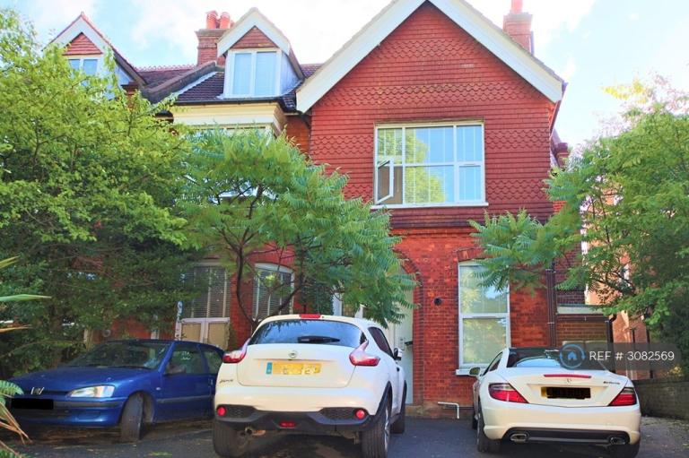 2 bedroom flat in Dyke Road, Brighton, BN1 (2 bed) (#3082569)
