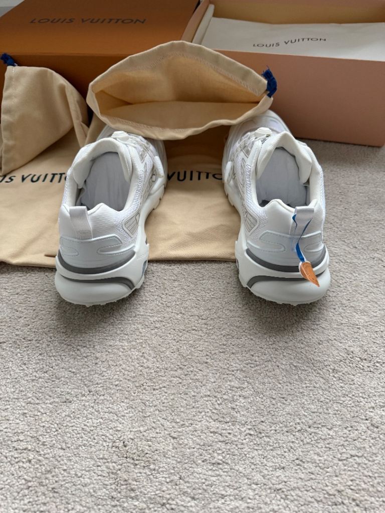 LV Men’s trainers white  UK9