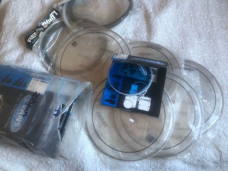 REMO AND EVANS NOS / NEW OLD STOCK DRUM HEADS SEALED IN BAGS. VARIOUS SIZES / WEIGHTS SEE LIST.