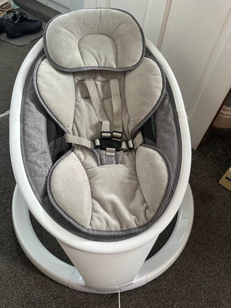 Munchkin Bluetooth Baby Swing Chair White And Grey.