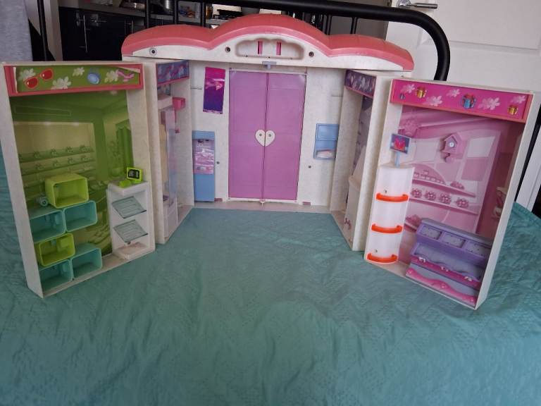 Barbie original house, portable