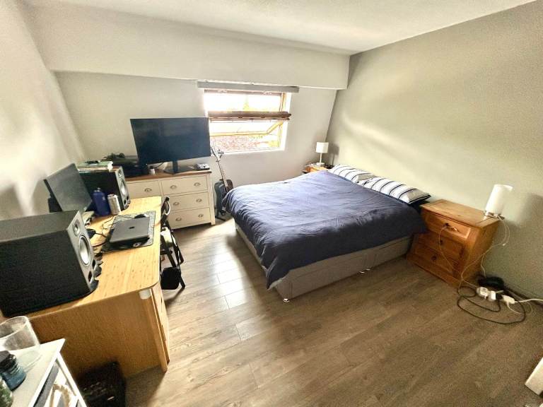 Spacious Double Room in SW19 London