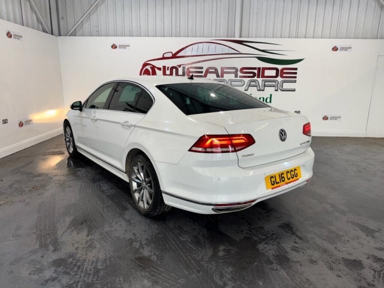 2016 Volkswagen Passat 2.0 TDI BlueMotion Tech R-Line Saloon 4dr Diesel DSG Euro 6 (s/s) (190 ps)...