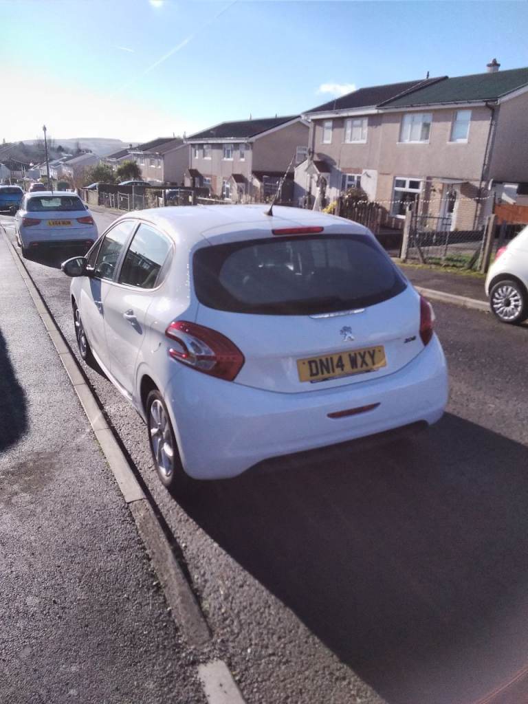 Peugeot, 208, Hatchback, 2014, Manual, 1398 (cc), 5 doors