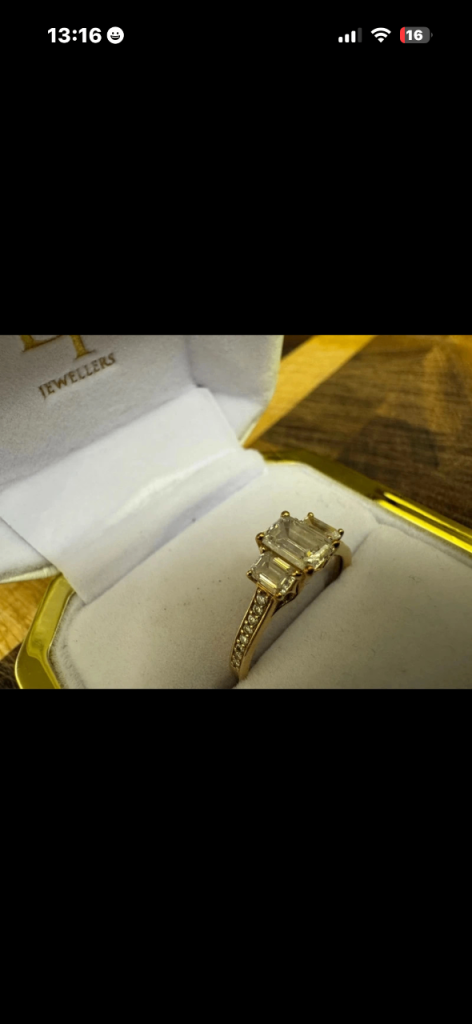 Gold engagement ring 