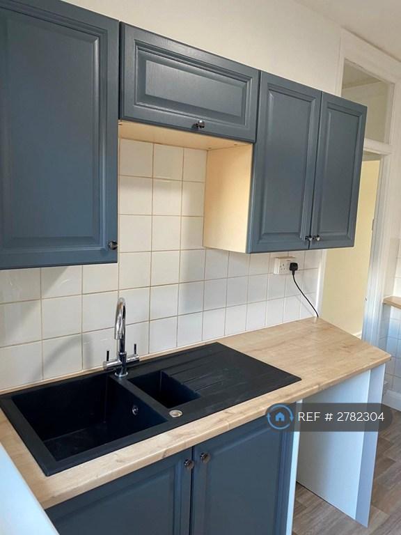 3 bedroom flat in Shirley Avenue, Chatham, ME5 (3 bed) (#2782304)