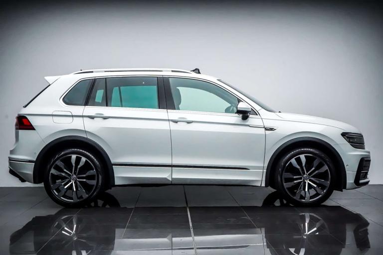 2020 Volkswagen Tiguan 2.0 TDi 150 4Motion R-Line Tech 5dr DSG ESTATE DIESEL Manual