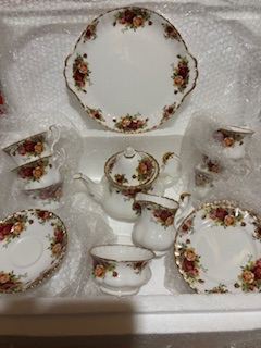 Royal Albert old country roses tea set for 6
