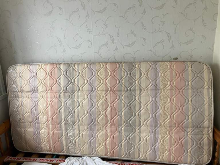 Exc condition Silentnight single mattress used for guest room only 