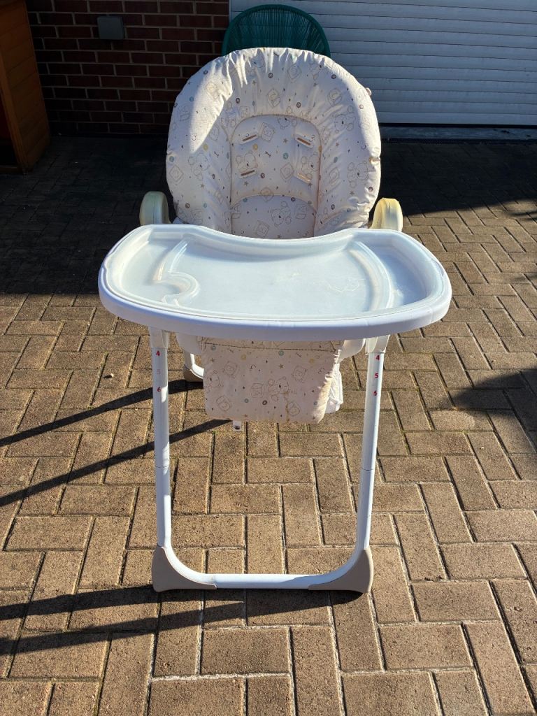 Height adjustable/collapsible High Chair