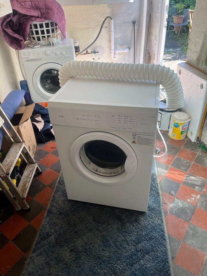 Logik LVD7W18 7kg Vented Tumble Dryer – White - Great Condition