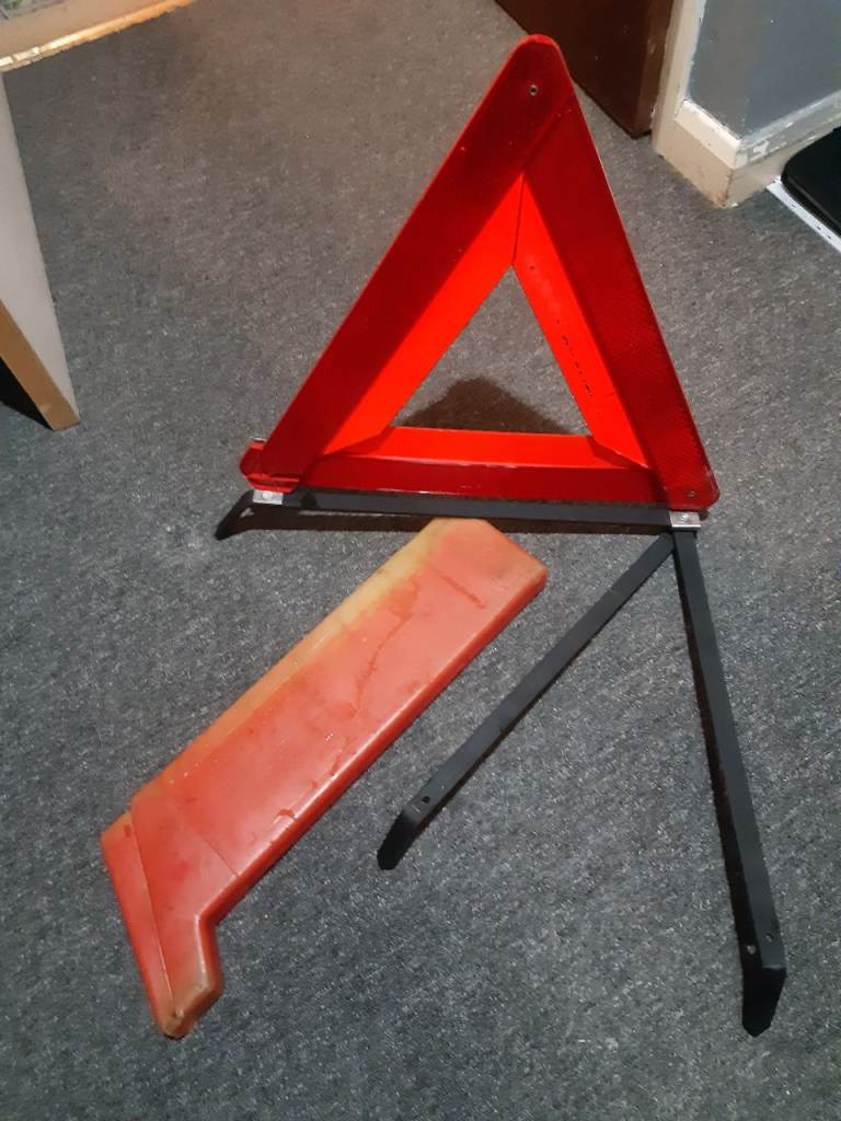 Emergency roadside triangle 