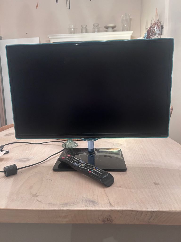 Samsung smart TV 23” 