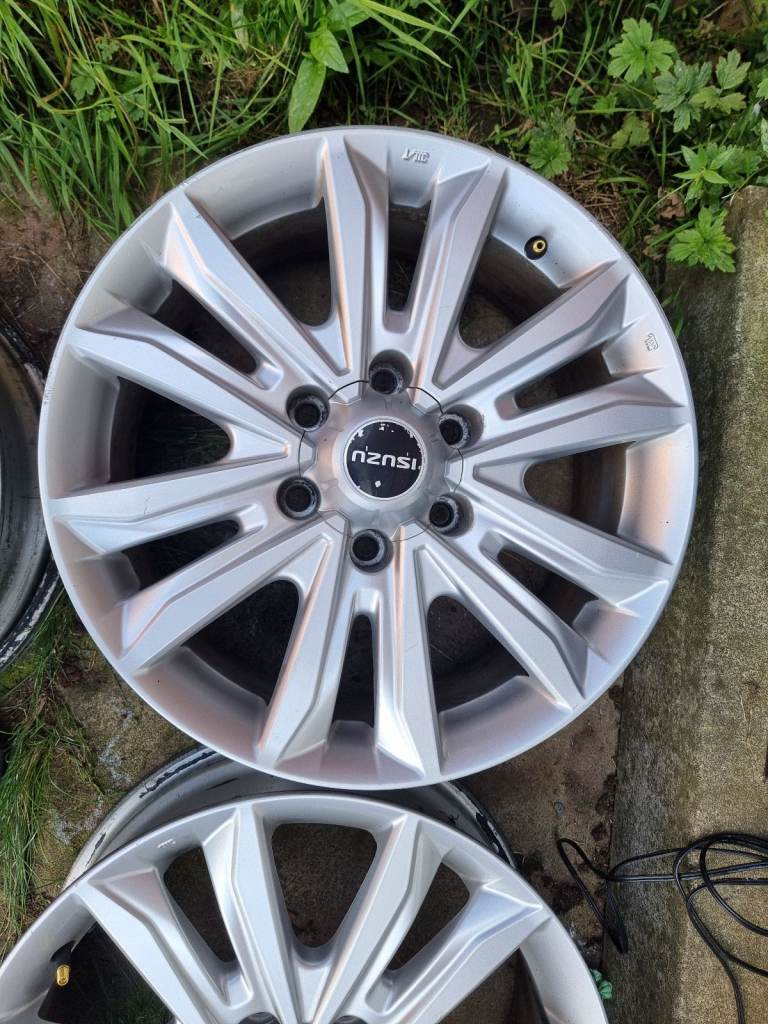 4 x 18" Alloy Wheels 