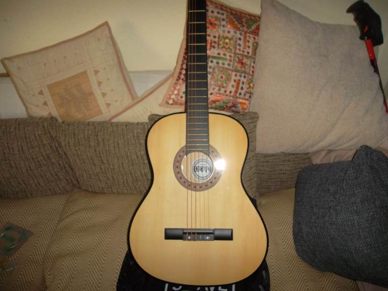Guitar - Classical Full Size Guitar – Cream with Carry Bag 