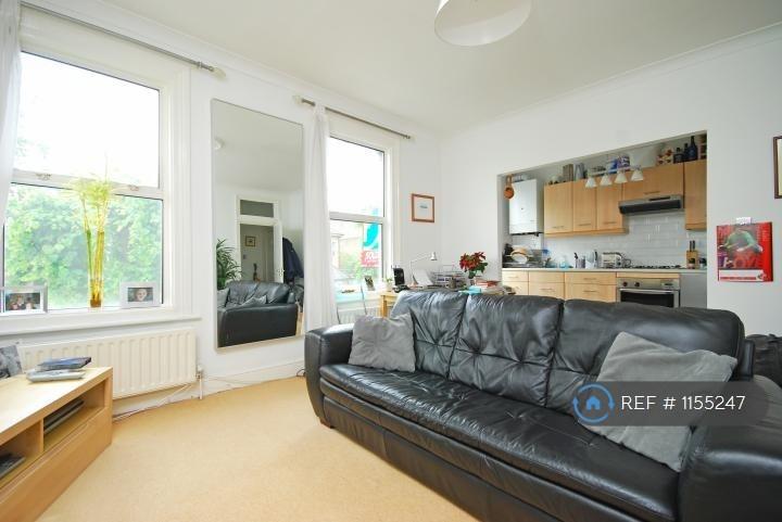 1 bedroom flat in Humber Road, London, SE3 (1 bed) (#1155247)