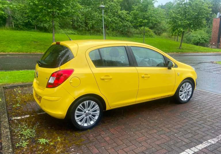 2014 Vauxhall Corsa 1.4 SE 5 door limited edition in yellow