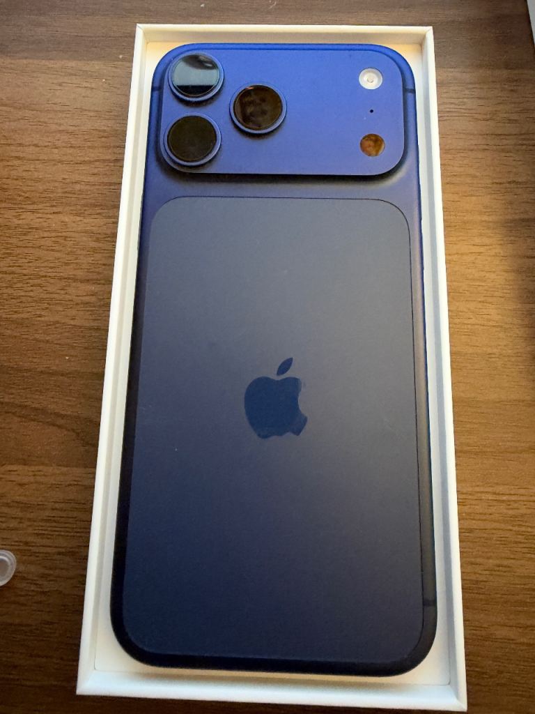 iPhone 17 pro max 256GB Deep Blue boxed with receipt