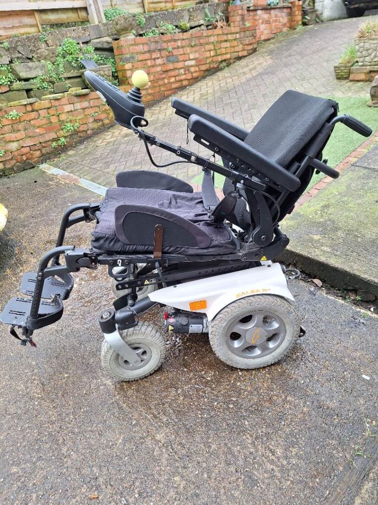 Electric wheelchair 