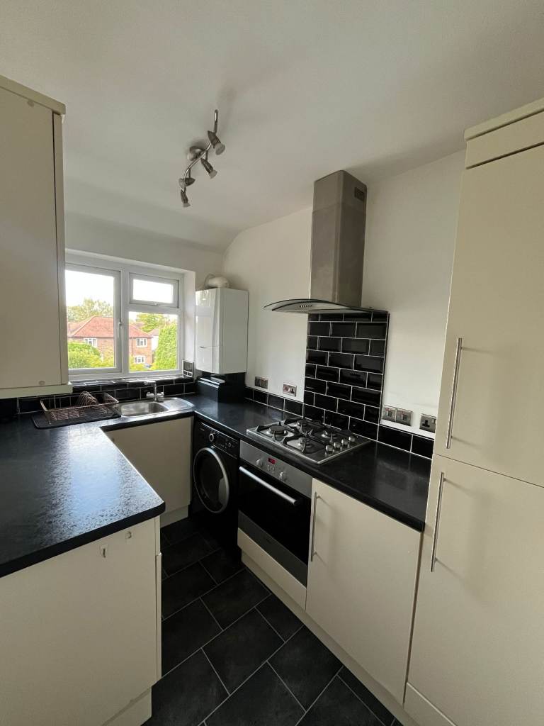 TO LET – One Bedroom Flat – Moss Lane, Sale, Cheshire (M33 5AS)