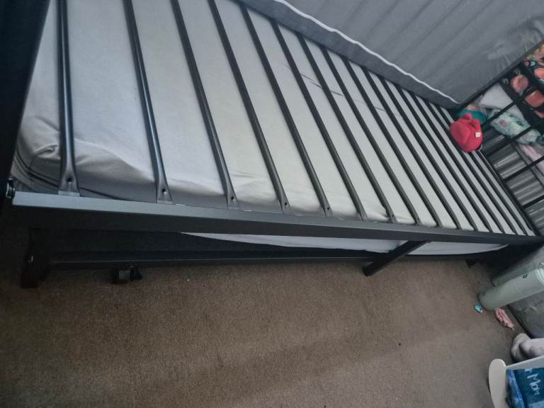 Day bed with trundle 