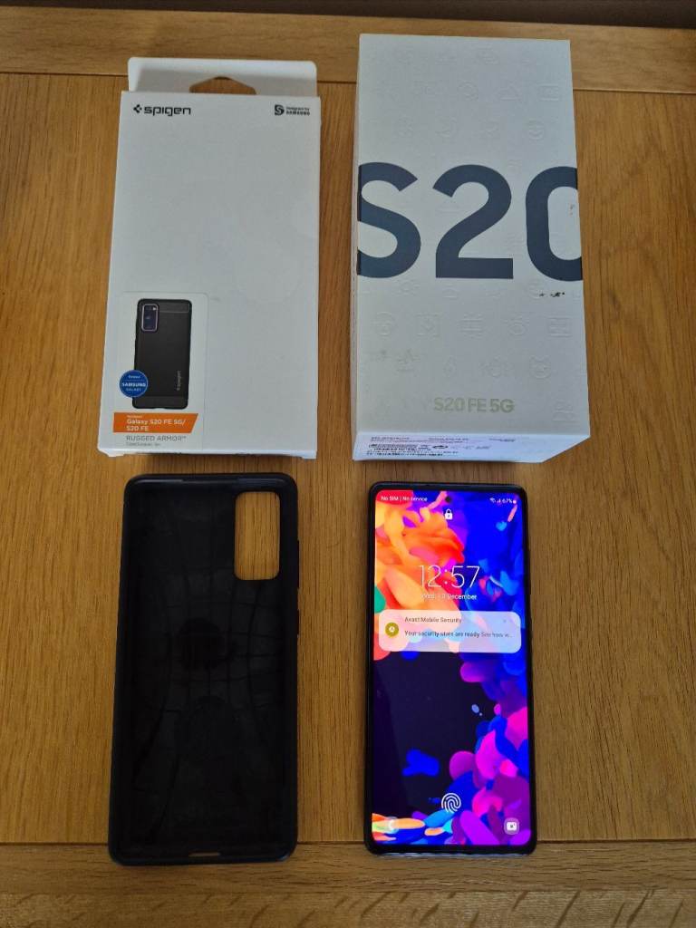 image for Samsung Galaxy S20 FE (Fan Edition) in excellent condition, the one with the memory card slot too