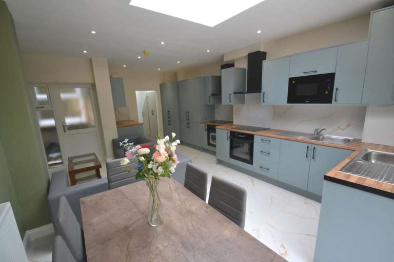 1 bedroom in Framfield Road, London