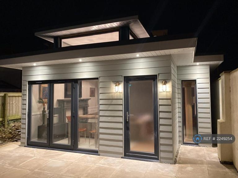 1 bedroom flat in Clearview, Newquay, TR7 (1 bed) (#2249254)