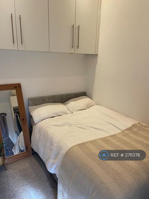 1 bedroom flat in Castle Street, Hinckley, LE10 (1 bed) (#2711378)