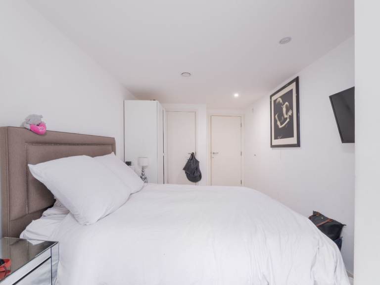 2 Bedroom, 2 Bath Flat in Datchet House, Chester Road Hounslow 