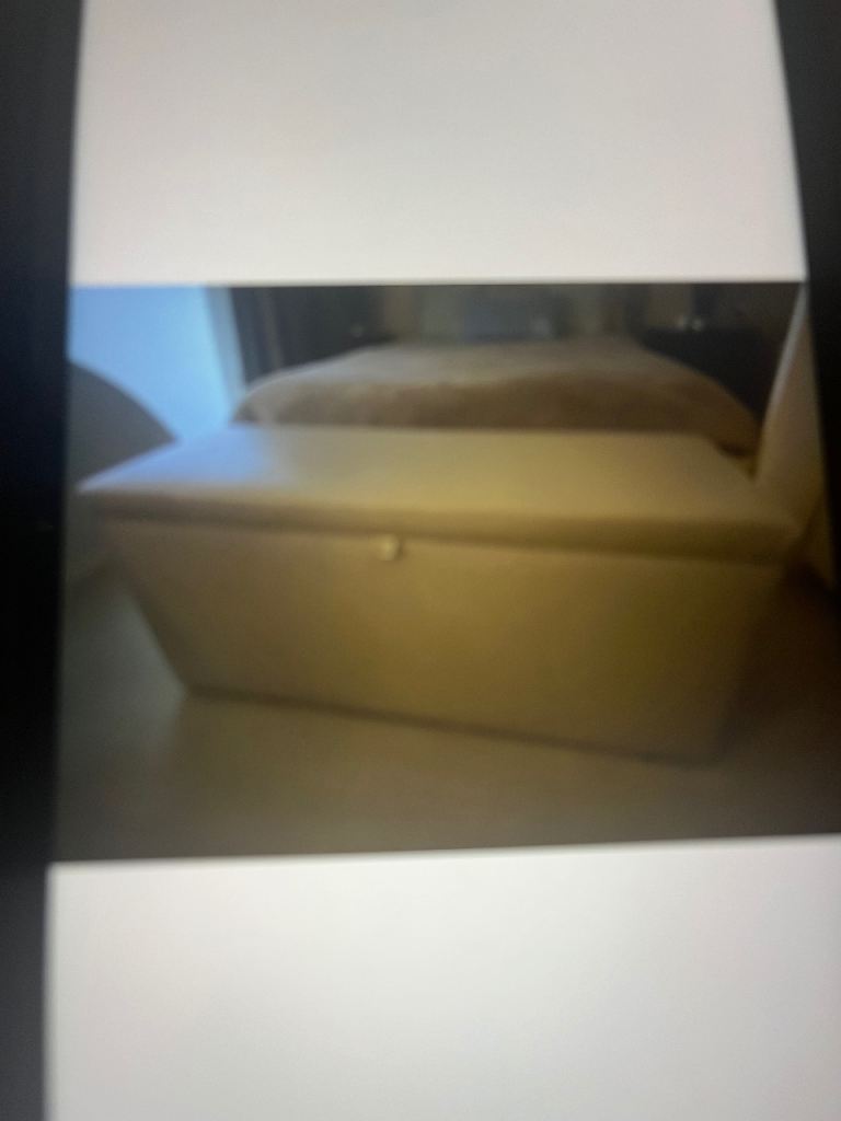 Quality v strong ottoman with big storage 130x46 13