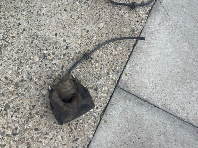 Dacia Duster 2017 (67 plate) 1.5 DCI ns and os front brake calipers