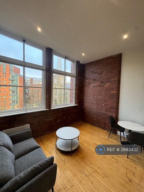 1 bedroom flat in Centaur House, Leeds, LS1 (1 bed) (#2683432)