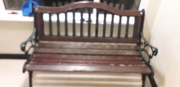 Garden Bench with Wooden Slats and Metal Frame – Good Condition