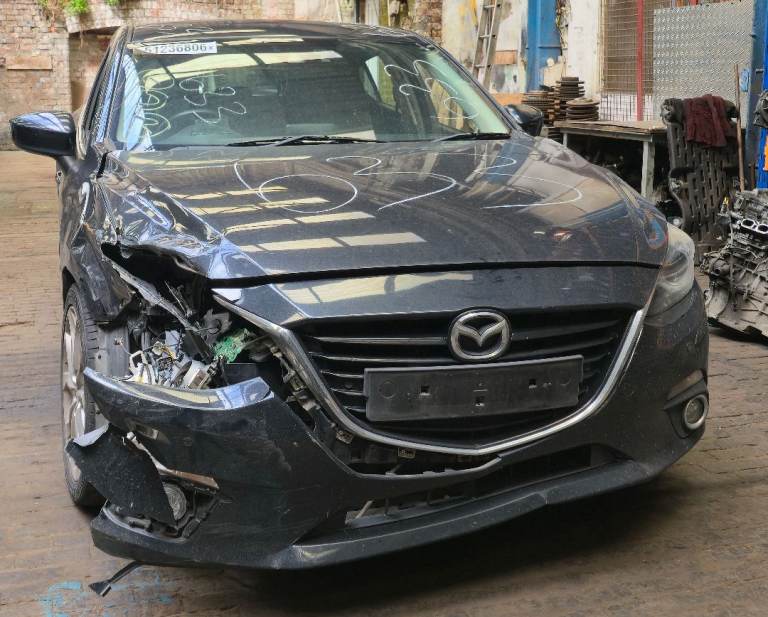 MAZDA 3 2015 HATCHBACK 2.0 PETROL. BREAKING