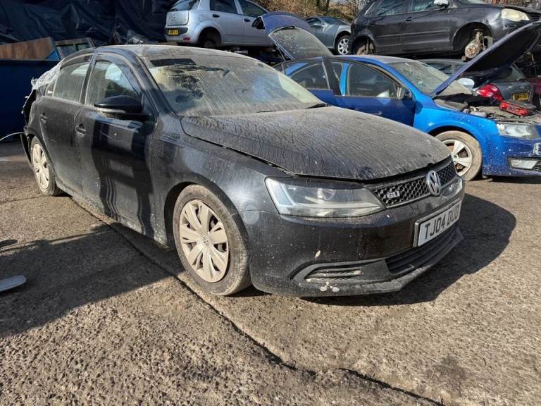Vw Jetta 2014 1.6 tdi BLACK **BREAKING