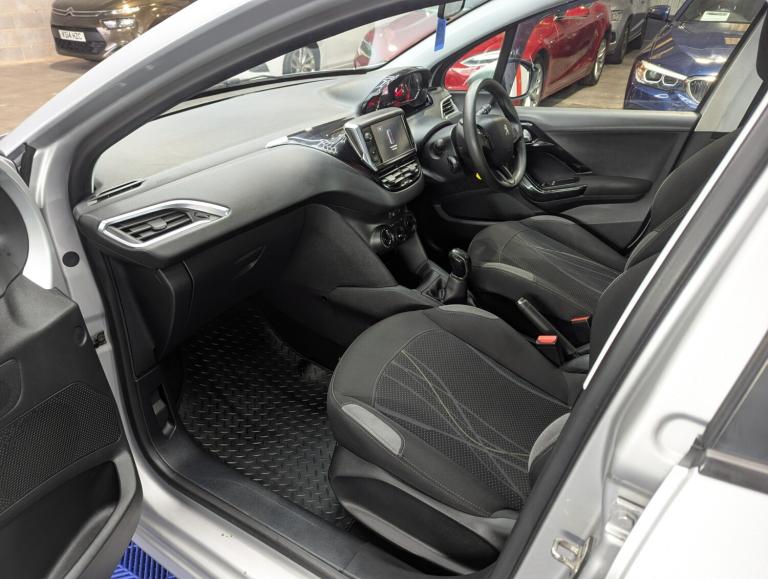 2015 Peugeot 208 1.2 VTi Active 5dr HATCHBACK Petrol Manual