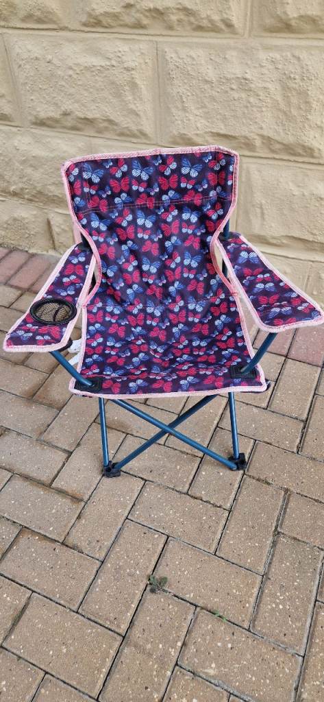 CHILDS MINI FOLDING SEAT/CHAIR. VERY GOOD CONDITION.