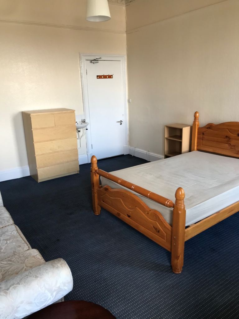 City Centre, Tollcross, huge double room to rent with ALL BILLS, CT, wifi inc !