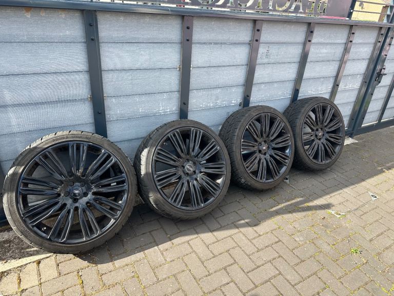22” inch wheels with tyres for Range Rover (x4)
