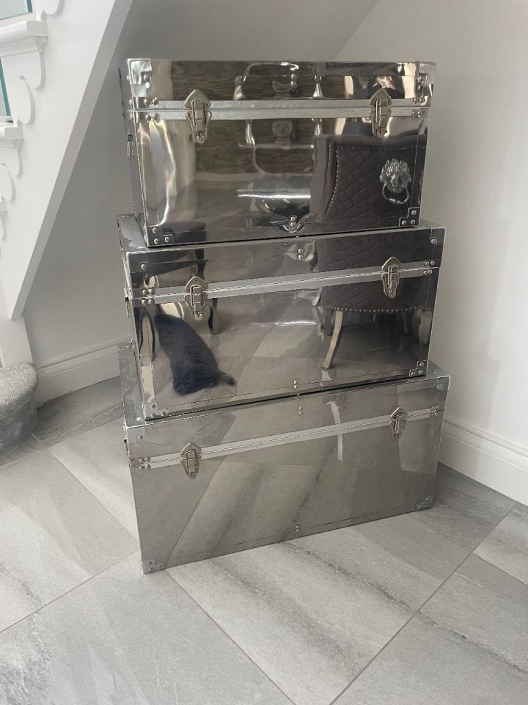 Storage trunks 