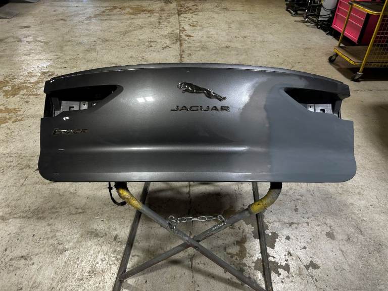 Jaguar i pace tailgate