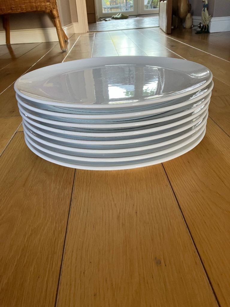 Set of 8 White Ceramic Dinner/chargerPlates – As Good As New