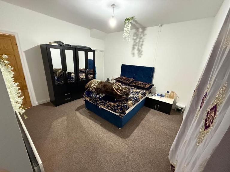 4 bed, bedroom house to let BD7