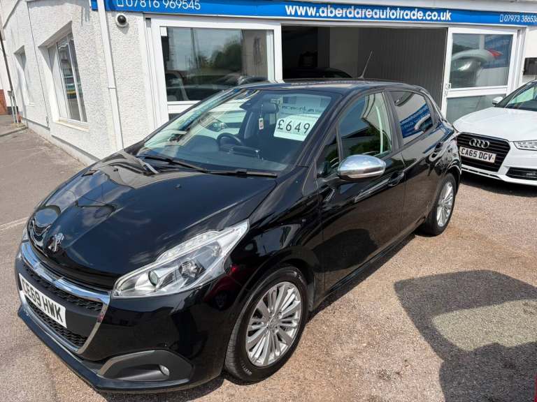 2019 Peugeot 208 1.2 PureTech 82 Signature 5dr [Start Stop] HATCHBACK Petrol Manual