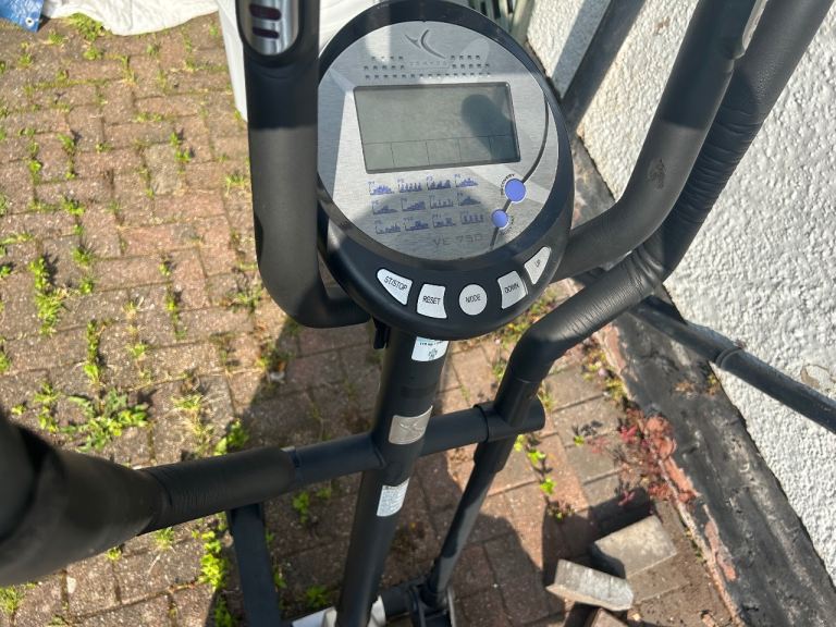 Cross trainer 