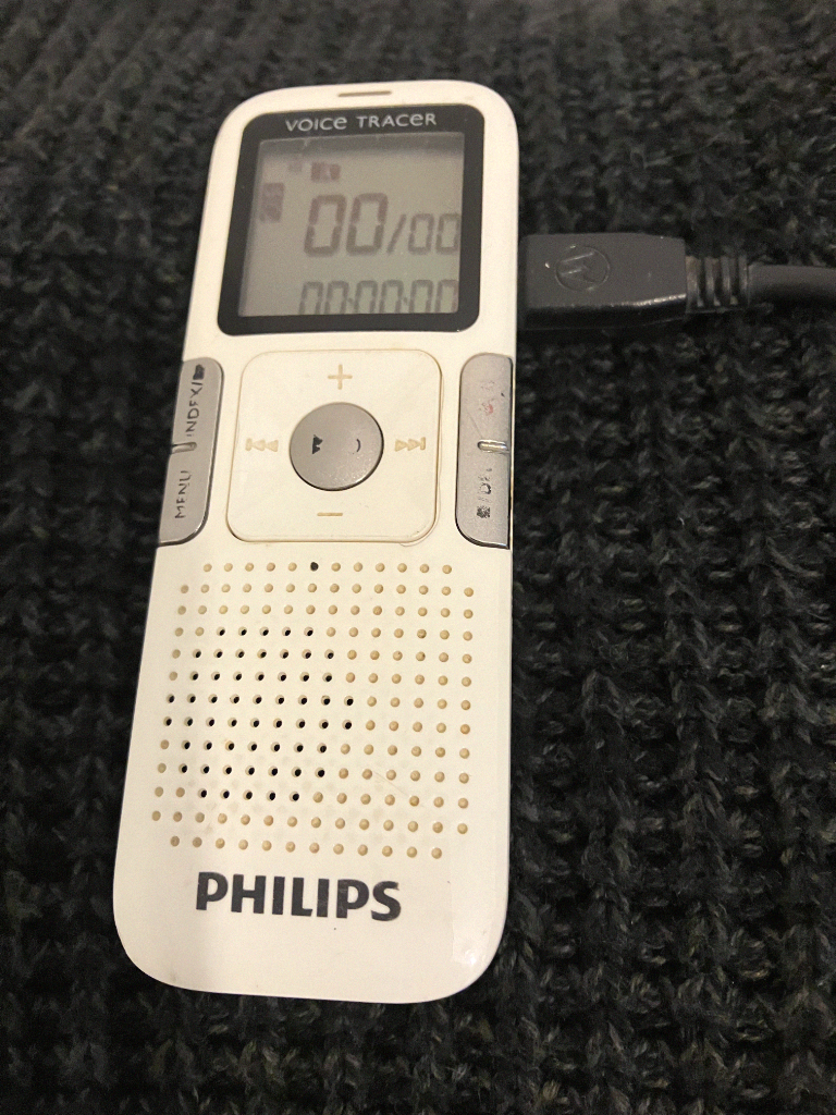 Philips Voice Tracer Memo Recorder Dictaphone with DRAGON Software to convert to typed text